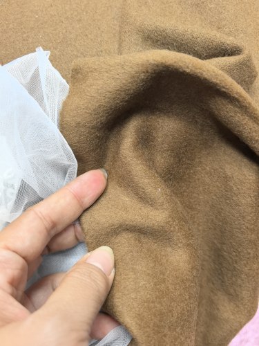 2米x1.45米羊毛绒，含羊毛80%。重500克1米/179#