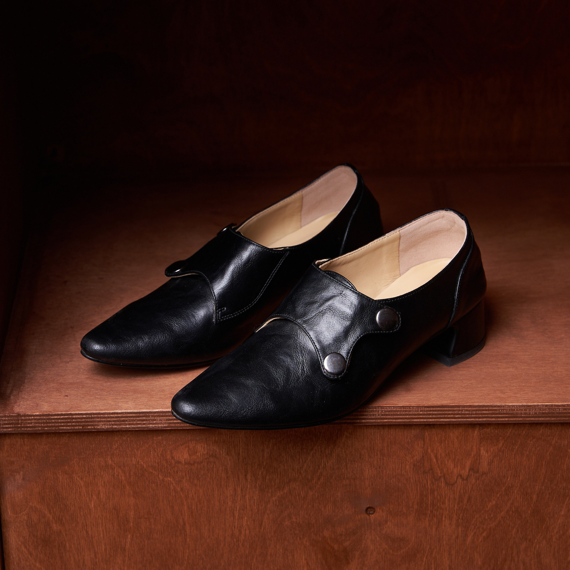 月曜事务所 原创设计手工制作 圆尖头粗跟复古纽扣帅气孟克鞋,女鞋,深口单鞋,淘宝优惠券,粉丝福利购,淘宝优惠卷