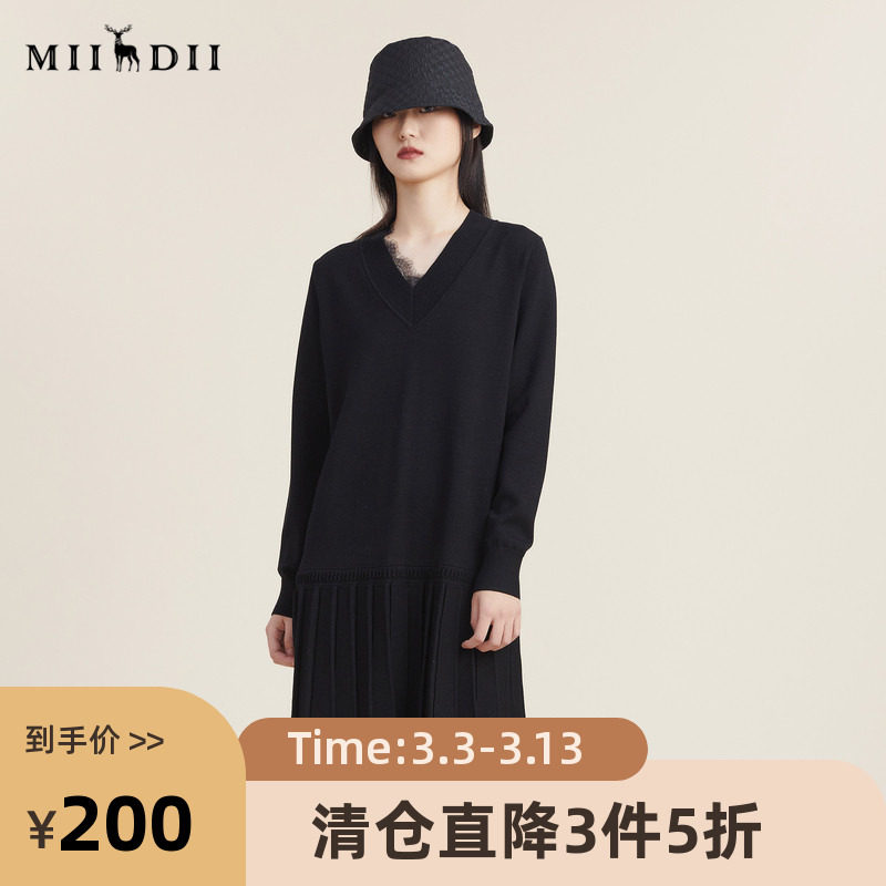 谜底2022秋新款套头V领蕾丝拼接中长款宽松针织连衣裙女223MZ1310