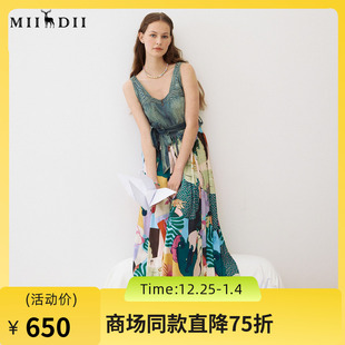 谜底牛仔拼接连衣裙无袖 复古U型领收腰大摆裙241ML0133 2024春款