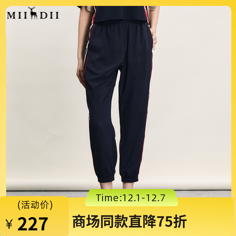 复古运动感九分裤，面料舒适柔软