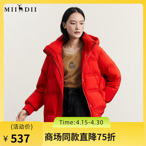 谜底大红色羽绒服女2023
