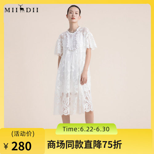 蕾丝面料与手钩工艺结合，高腰宽松版型