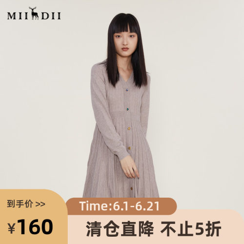 收腰设计的针织连衣裙，包容性强，显瘦年轻