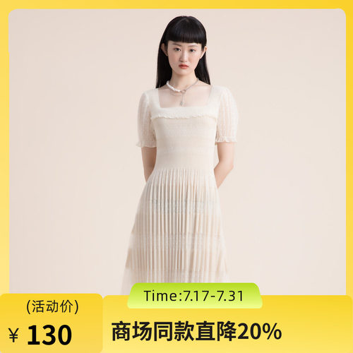 压褶连衣裙，充满柔美风格的自然压褶纹理