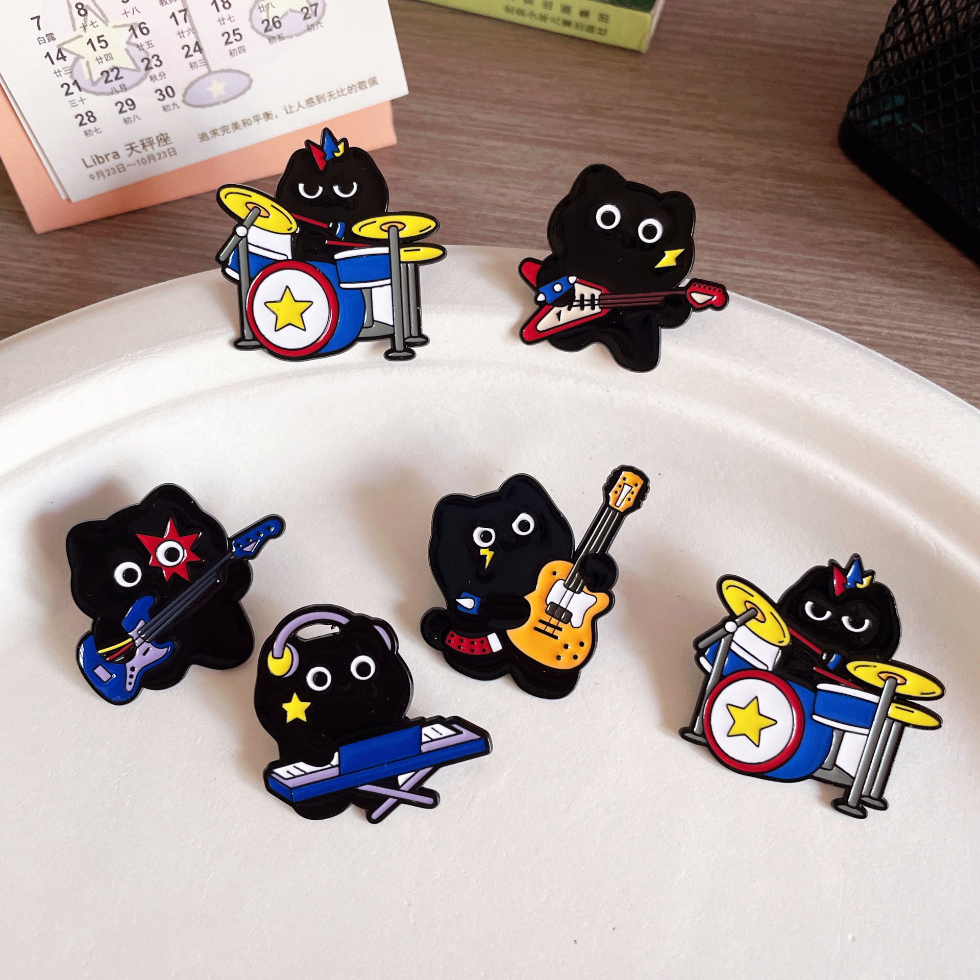 猫咪音乐金属徽章可爱卡通黑猫吉他架子古贝斯乐队胸针男女配饰