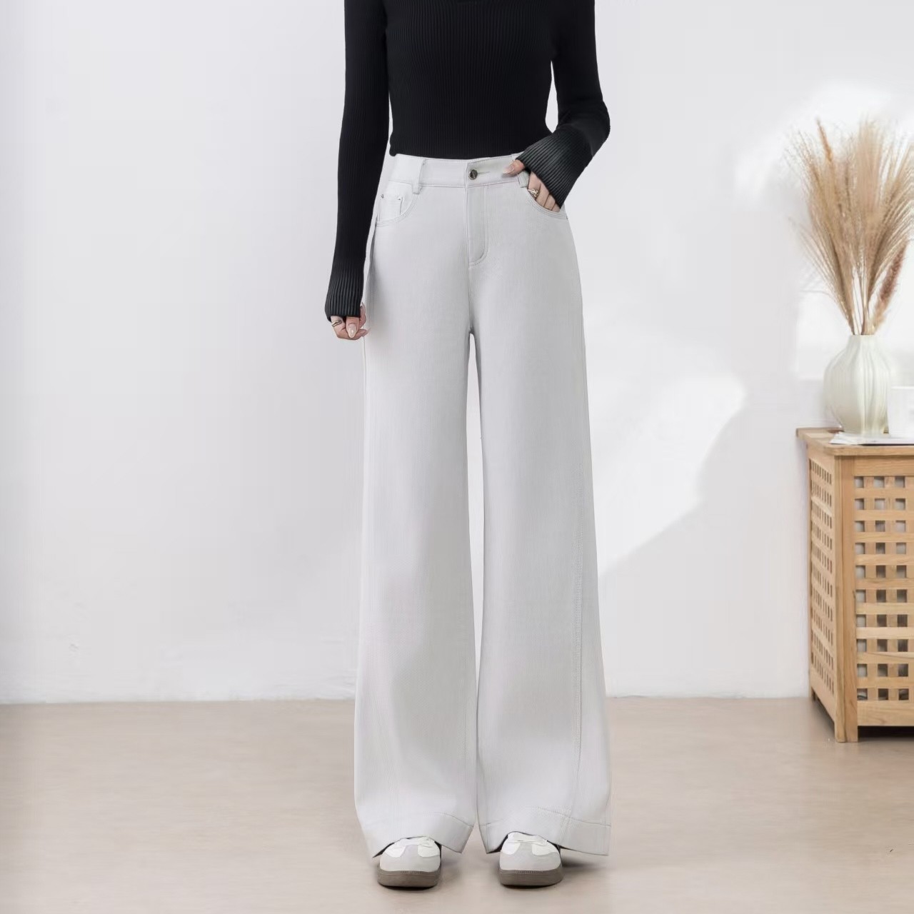高级感莫兰迪灰白窄版阔腿牛仔裤女2025春秋新款高腰垂坠感直筒裤