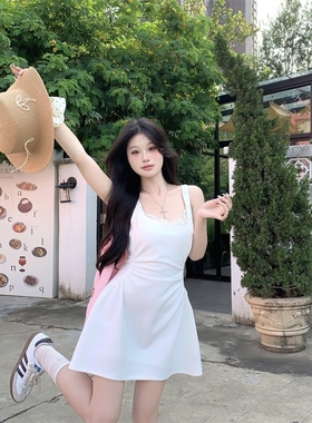 白色蕾丝花边吊带裙女装夏季法式气质褶皱收腰显瘦A字无袖短裙子