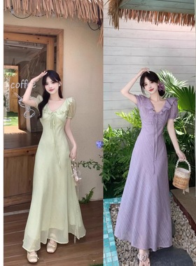 法式温柔荷叶边V领泡泡袖连衣裙夏季度假紫色系带收腰肌理感长裙