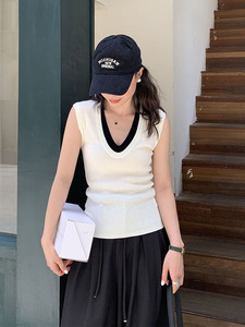 2024秋季欧货时尚撞色V领针织背心女高级气质假两件修身无袖上衣