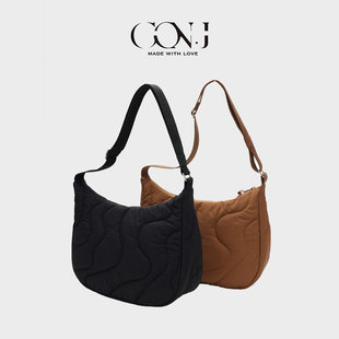 CON.J斜挎包女包2025新款 单肩包饺子包轻便出街休闲手机随身小包