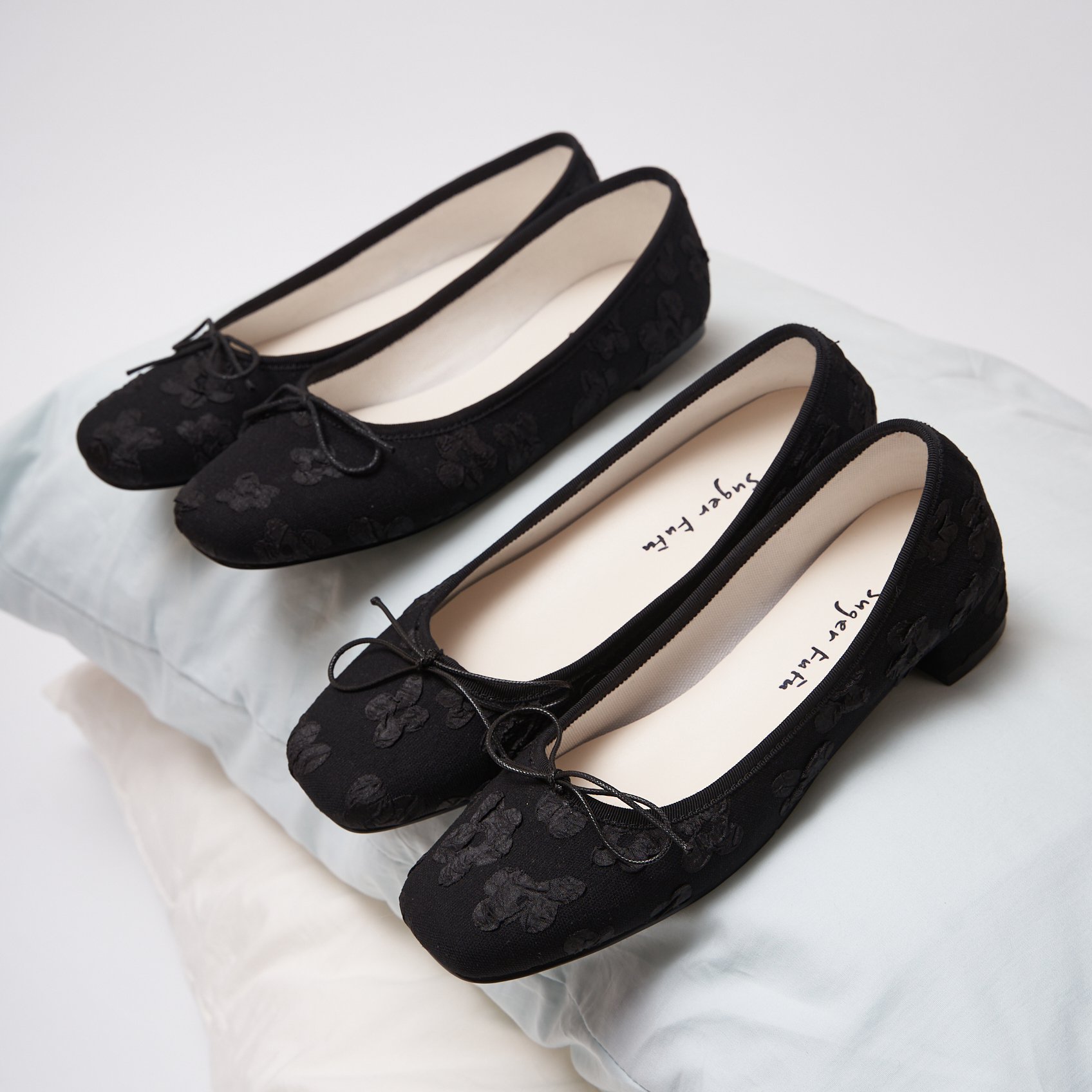 SugerFuFu原创设计 手工制作 黑色浮雕提花立体小花方头粗跟芭蕾