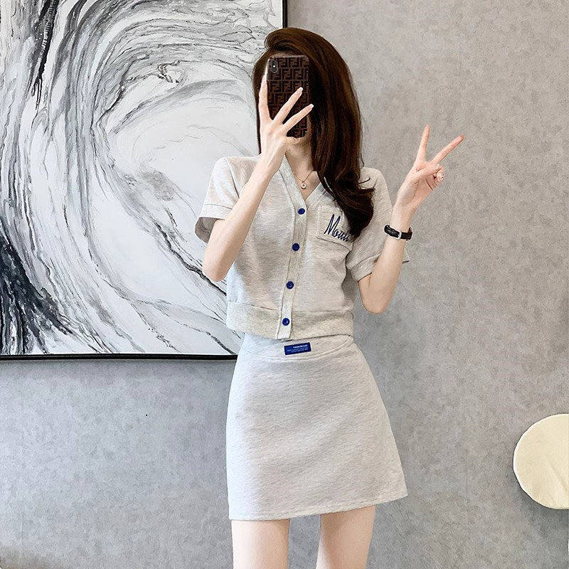 小个子运动套装女夏2026新款时尚洋派减龄辣妹休闲半身短裙两件套