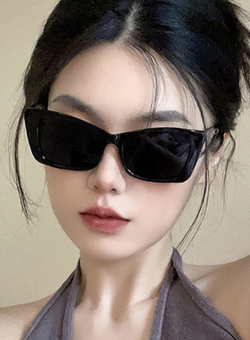 法国Coss KoKo欧美时尚蝴蝶框女士太阳镜简约个性镂空镜腿眼镜