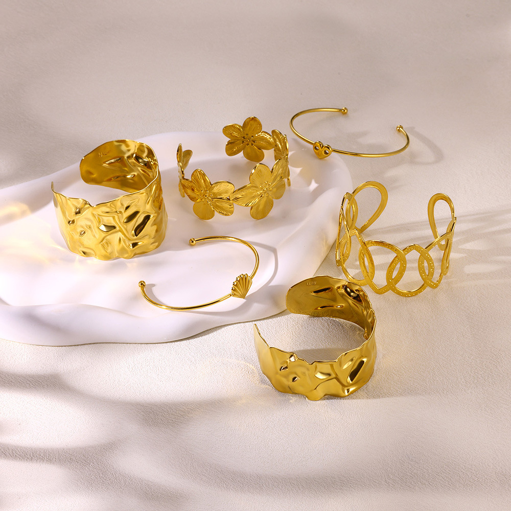 法国coss koko欧美新款宽面花朵手镯ins冷淡风开口几何心形可