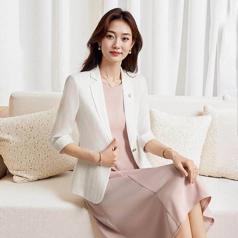 白色条纹西装外套女2026夏新款级感修身七分袖女士休闲西服通勤