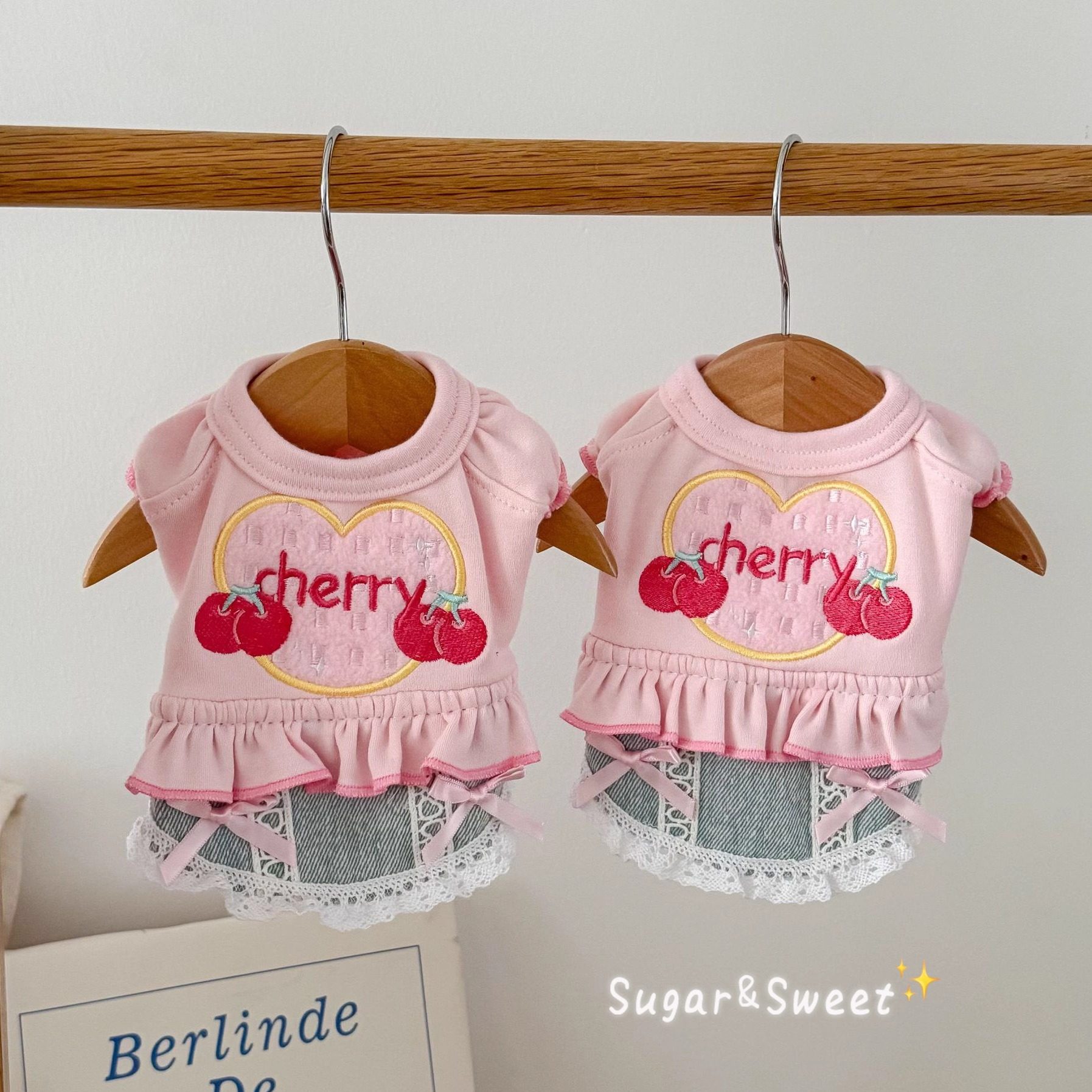 猫咪衣服新款韩ins风樱桃牛仔公主裙宠物狗狗布偶英短比熊背心