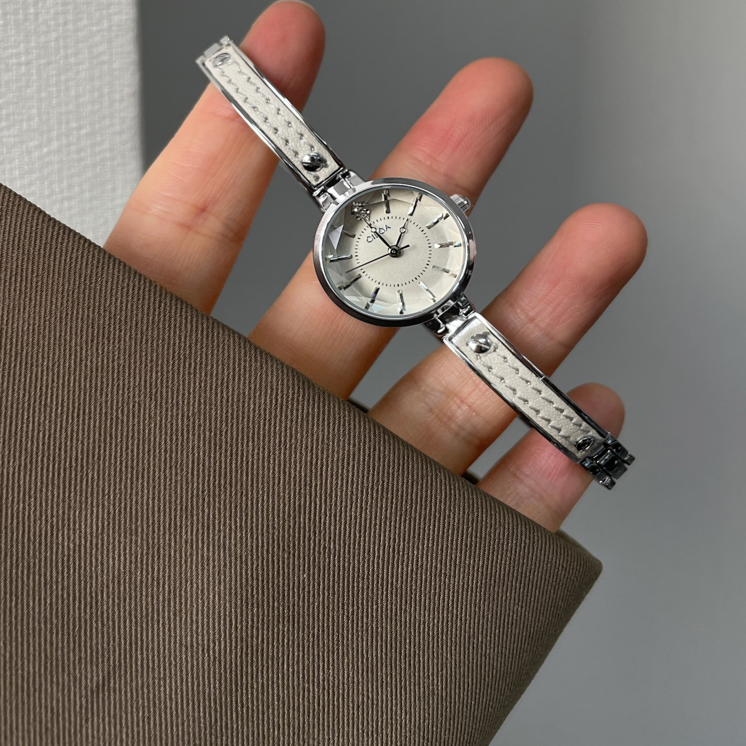 CILOA希洛欧学生高颜值手表女职场女款轻奢小众高级感正品风表653