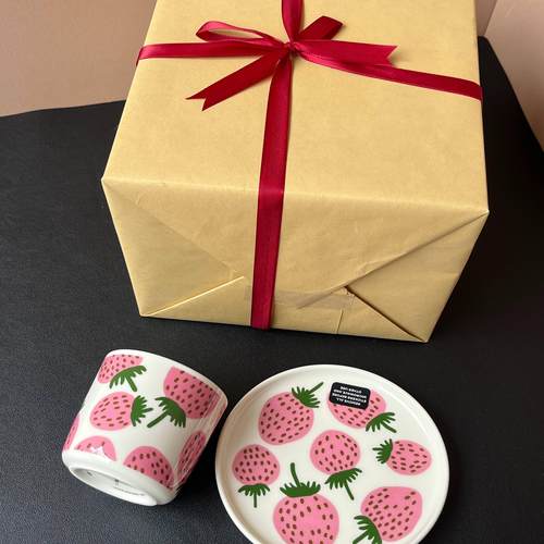 芬兰日本限定粉草莓红草莓马克杯