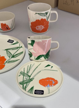 新款  芬兰marimekko蓝花水墨绿色粉花马克杯盘子咖啡杯马克杯