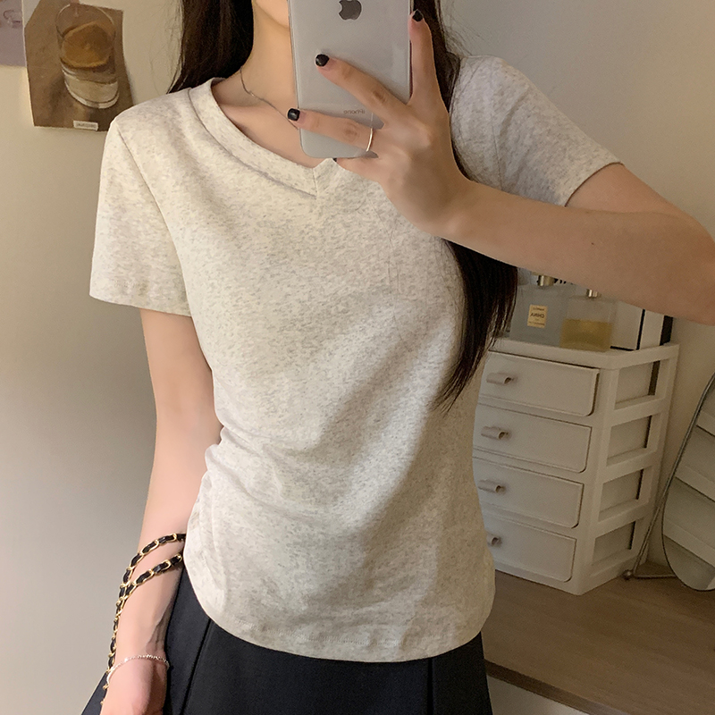 纯欲辣妹黑色V领正肩短袖t恤女夏季2024新款修身显瘦短款上衣