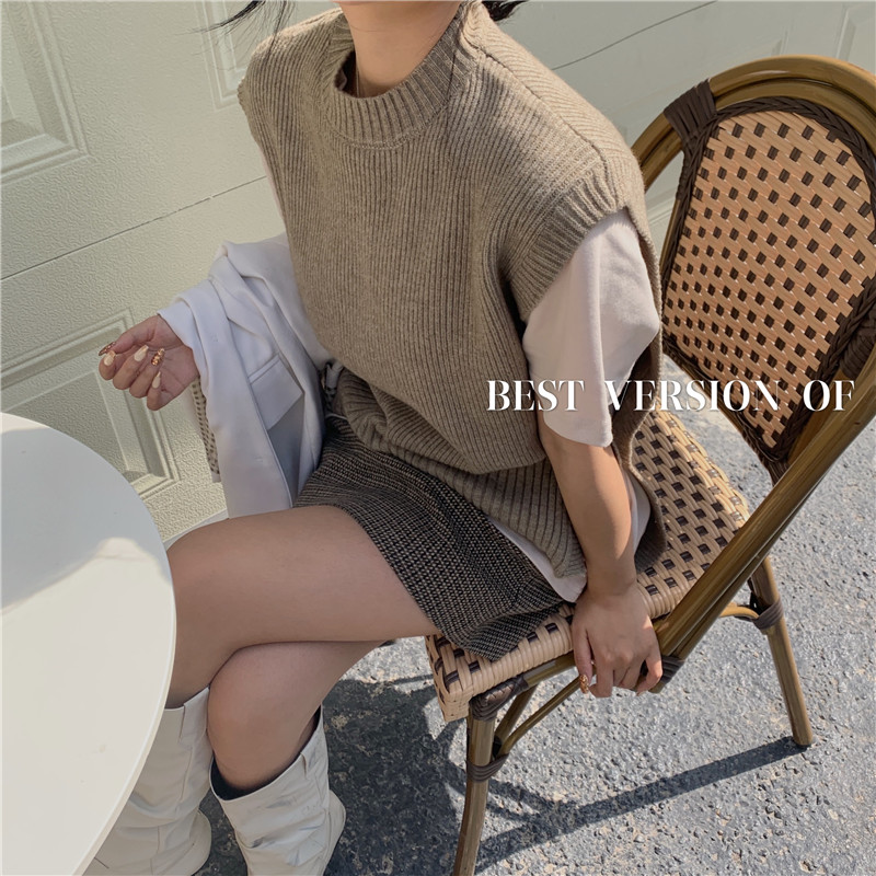 Real price Korean version half high collar Knitted Vest + thick cotton T-shirt + woolen A-line skirt