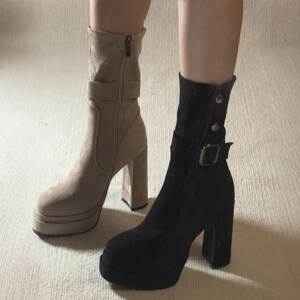 小众复古风粗跟显瘦短靴女2025新款秋冬百搭增高小个子高跟中筒靴