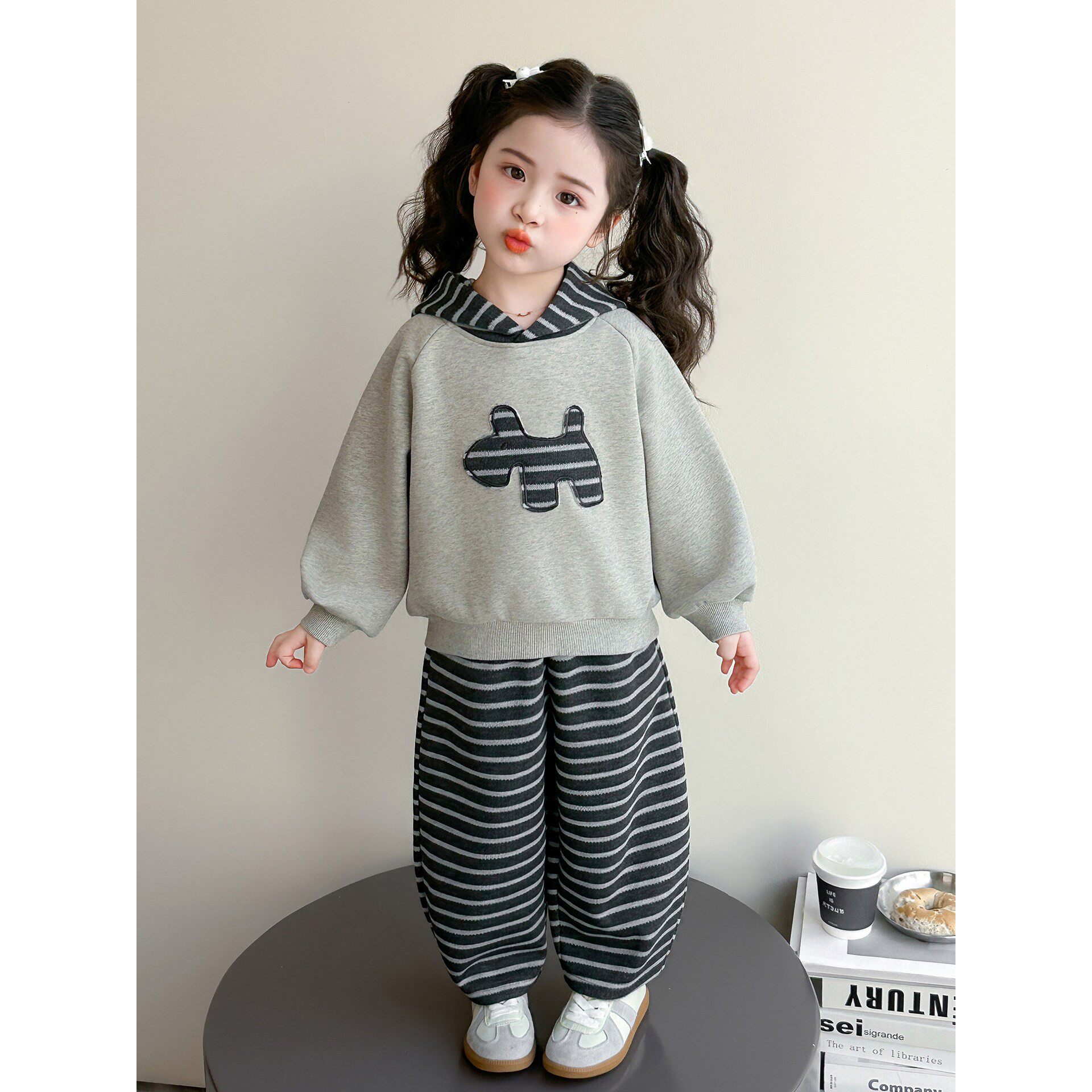 儿童洋气连帽卫衣套装2026新款女童休闲衣服女孩春秋装时尚两件套