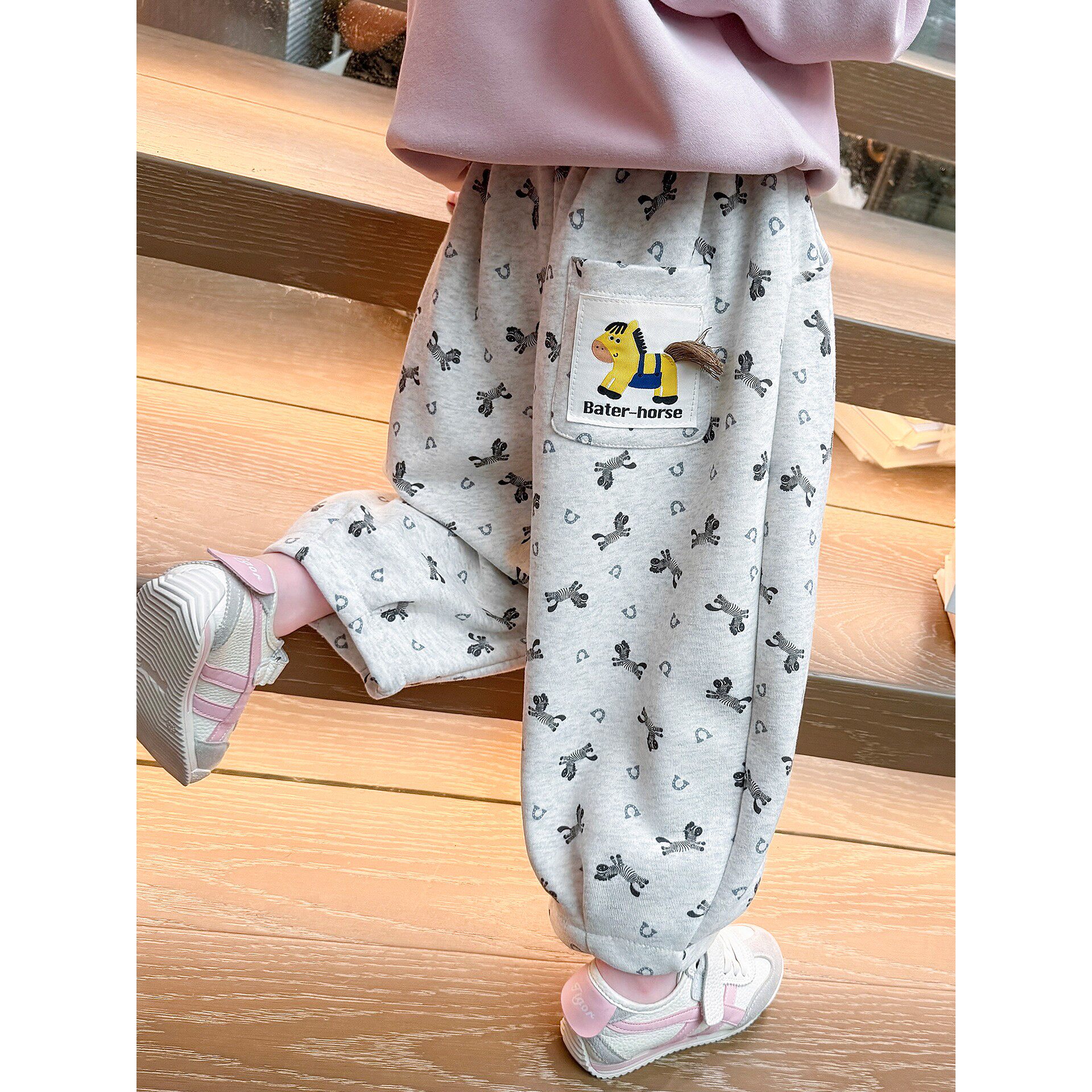 女童休闲卫裤春秋款2026新款儿童裤子韩版春季可爱宝宝运动束脚裤