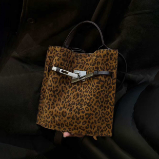 包包女2025新款 复古磨砂皮单肩斜挎包高级感手提包凯莉信封包 时尚