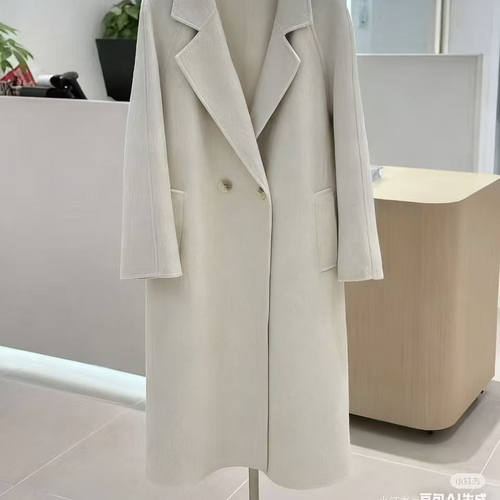 断码清仓简约时尚白羊毛大衣