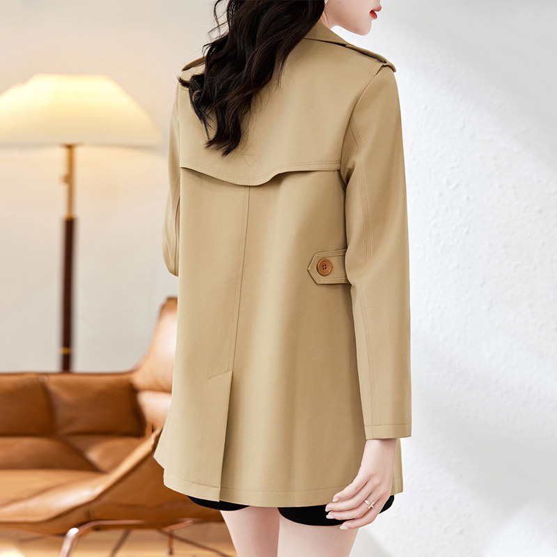 短款卡其风衣女款韩系风格穿搭