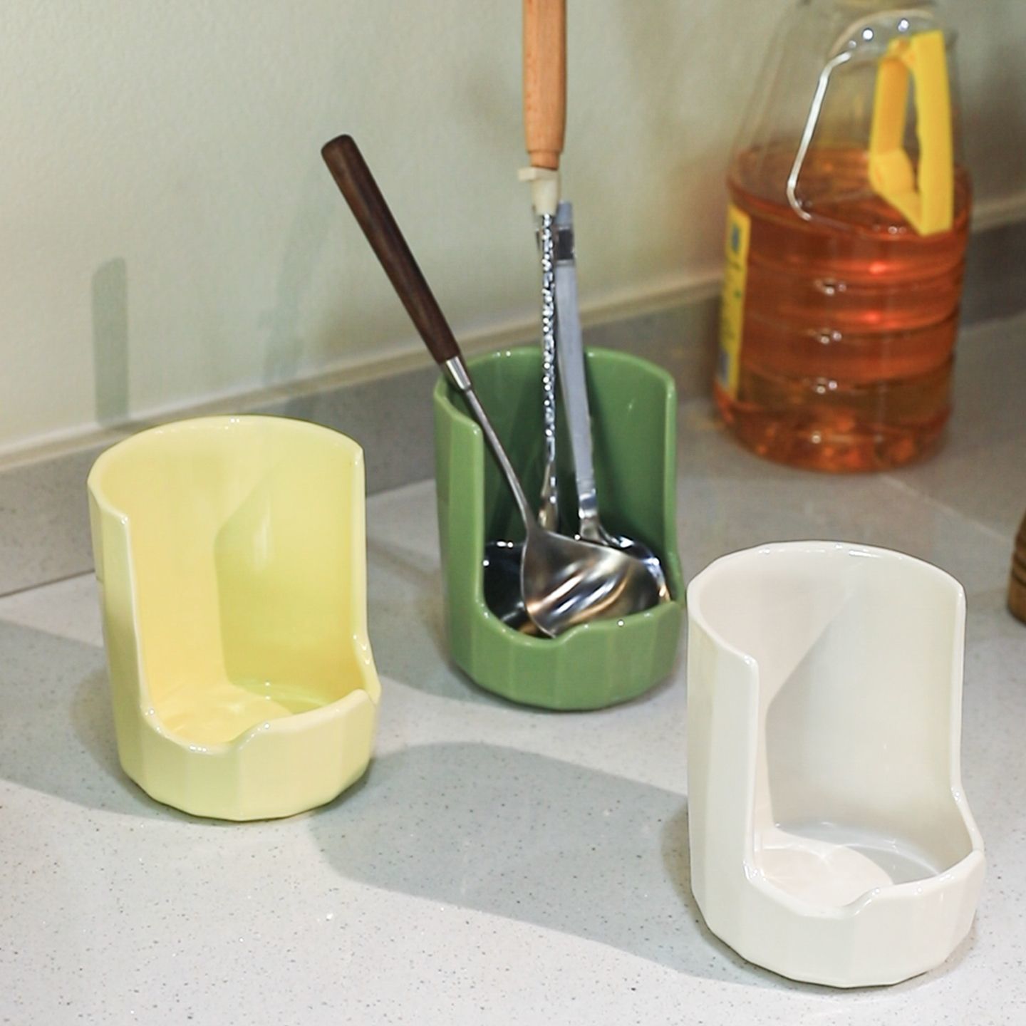 灶台勺子架砧板锅铲置物架收纳坐式放锅盖神器家用陶瓷厨房锅盖架