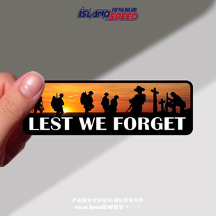 士兵剪影贴花LEST FORGET我们不会忘记英文创意设计车身贴纸