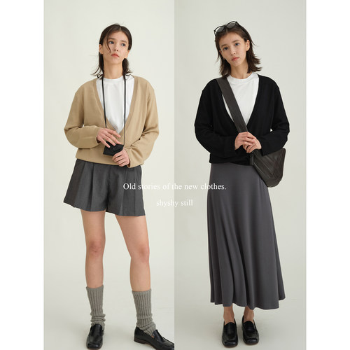 叠穿精纺羊毛经典深V套头针织