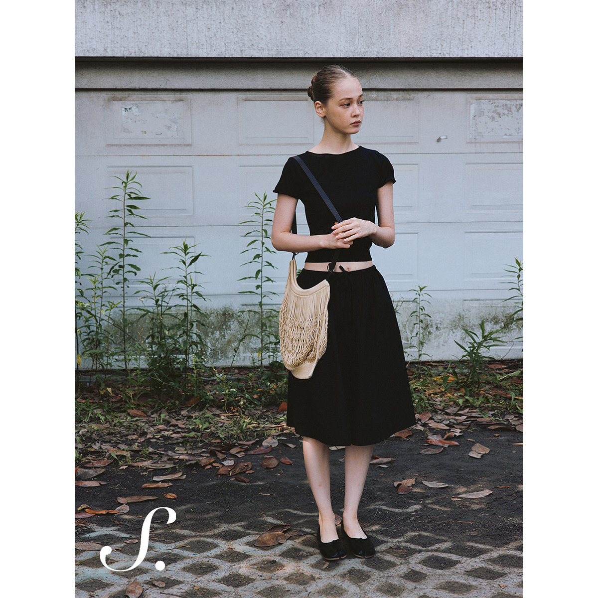 shyshy“梦河畔”气质一字领麻感卷边针织纯色两色小上衣