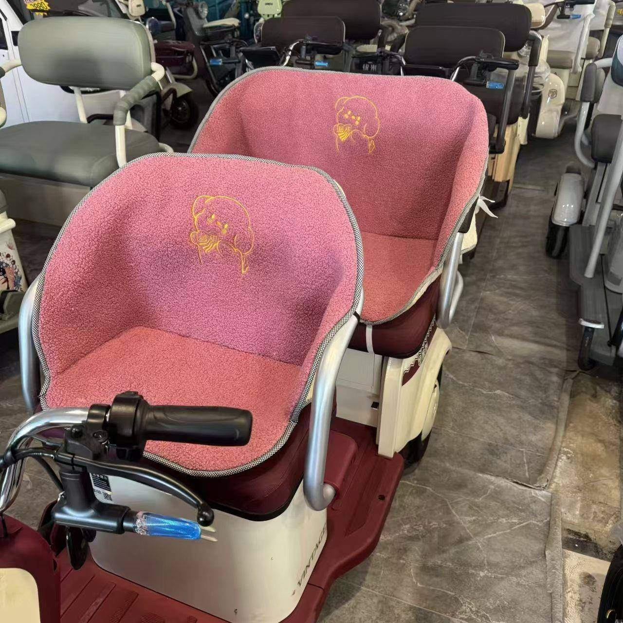 电动三轮车冬季保暖坐垫防风防漏围挡靠背垫一体绒加厚通用坐垫套