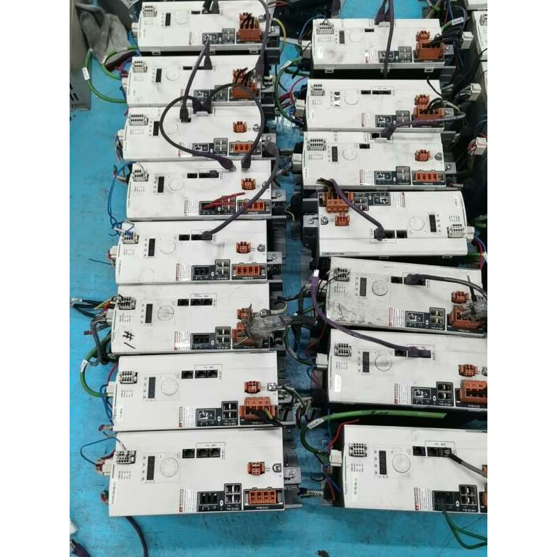 拍前询价：施耐德驱动器LXM32AD72N4询价