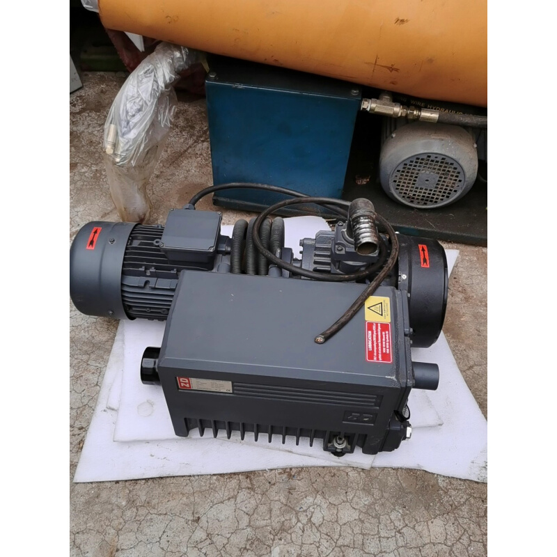 拍前询价：[议价]拆机的一台真空泵，九成新，使用的很少，380V2.