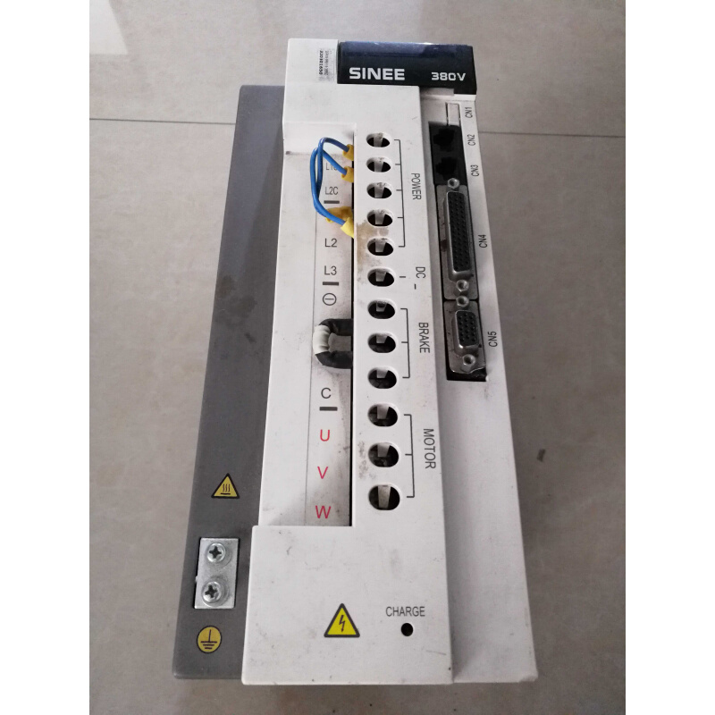 拍前询价：二手实图SINEE伺服驱动器SER18-5R6-15-3BBZ EA100-021