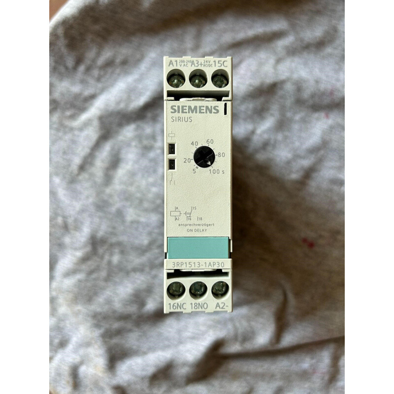 拍前询价：3RP1513-1AP30时间继电器，成色如图，无划痕