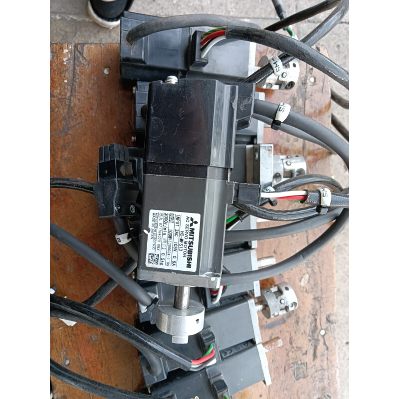 拍前询价：[议价]三菱伺服电机HC-MFS13共8个拆机闲置，包好