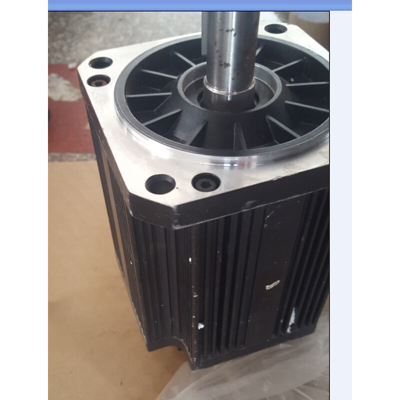 拍前询价：旧*伺服电机130ST-M10010  二手库存货9成新。