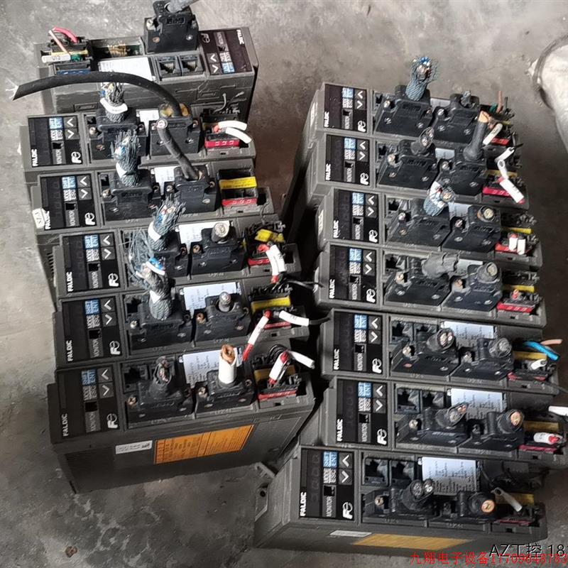 拍前询价:RYC401D3-VVT2富士伺服驱动器400W,有13个,