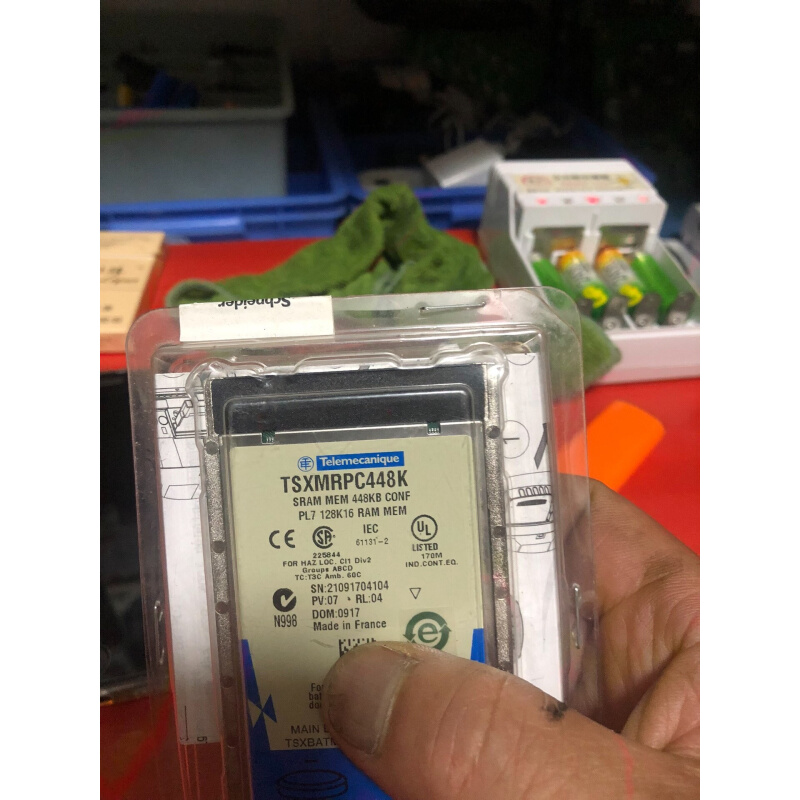 拍前询价：（议价）施耐德内存卡，TSXMRPC448K，图片就是实物拍