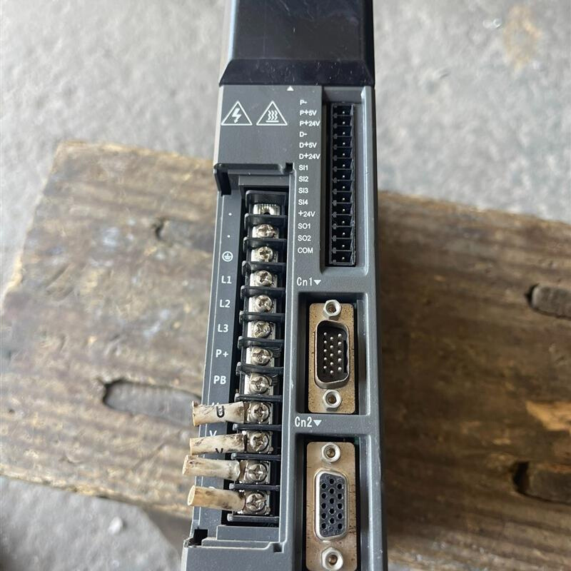 拍前询价：(议价产品)XINJE信捷驱动器DS2-20P4-AC成色如图