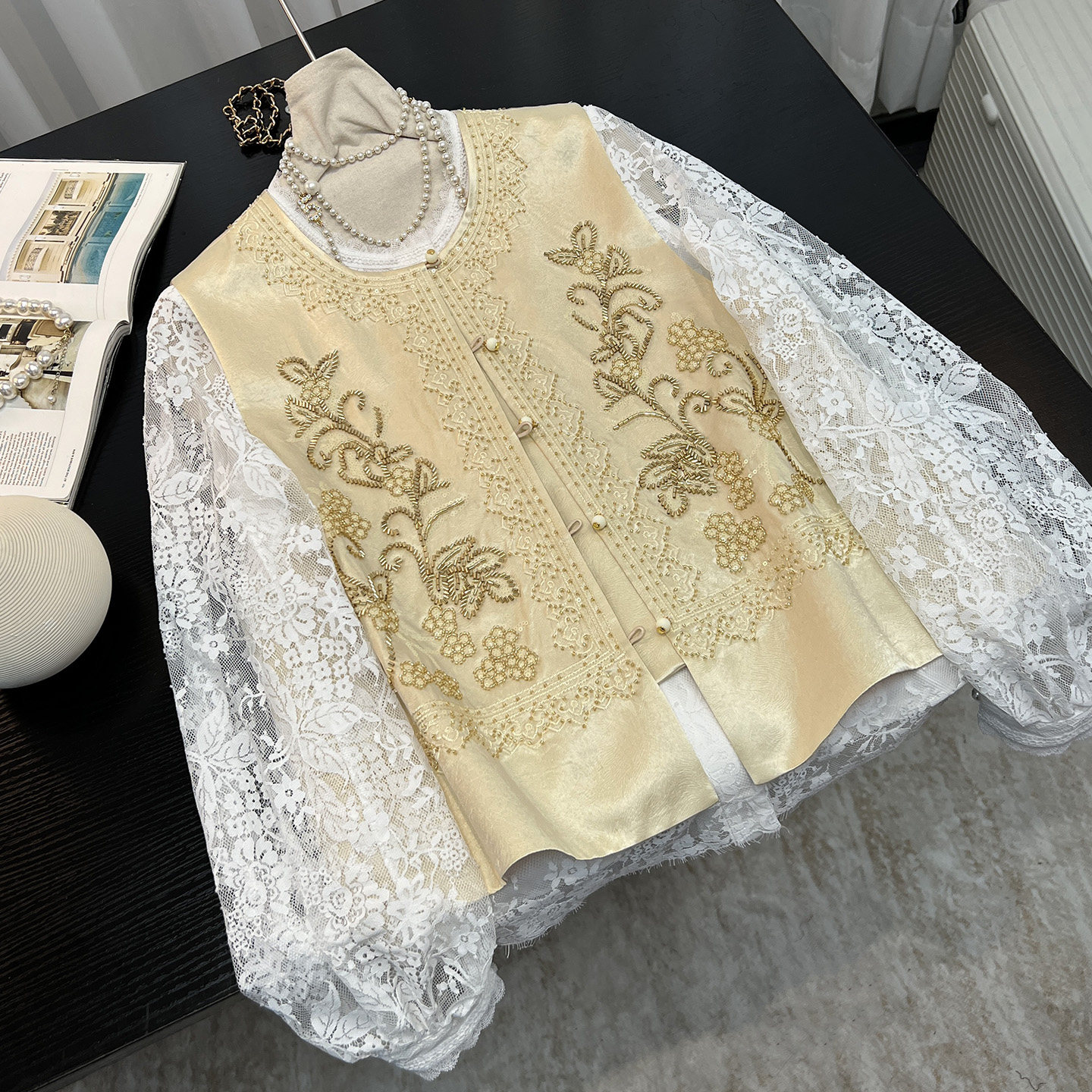 轻奢风重工刺绣蕾丝马甲女2026春季新款珍珠气质外套中式背心上衣