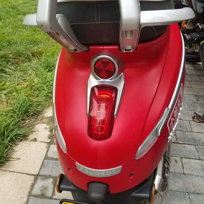 适用标致姜戈QP150T-C前泥瓦后护板杂物箱前面板装饰条哑光大灯罩