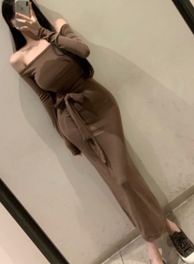 早春新款气质一字领紧身长袖包臀连衣裙女韩系修身显身材长款裙子