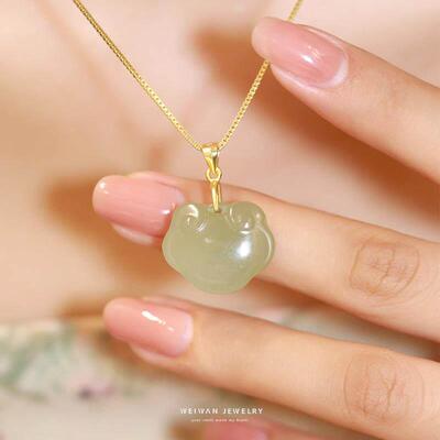 Xiangyun Nafu Jade Pendant Xiangyun Ruyi Lock Necklace Women